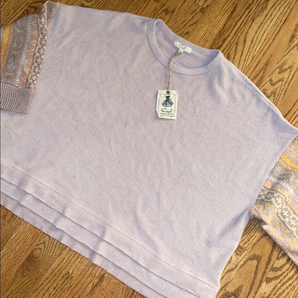 Women’s Easel crop sweater!